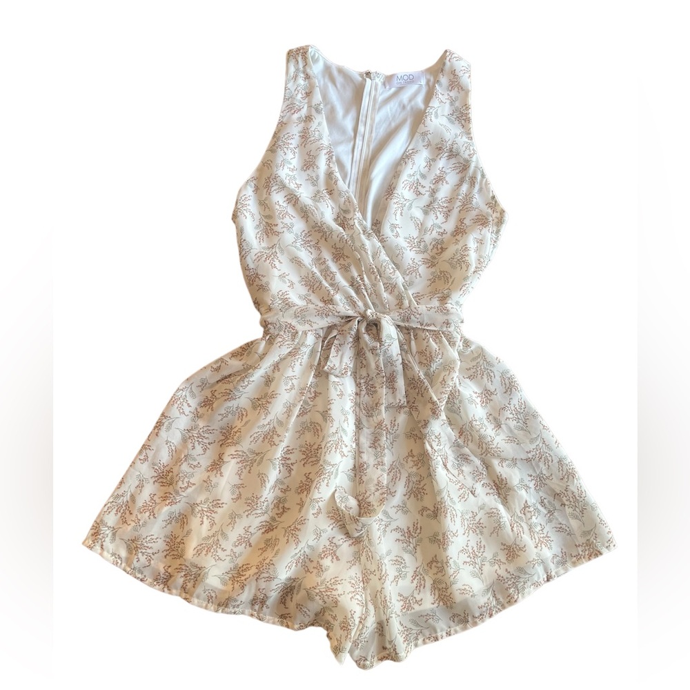 EUC MOD On Trend Floral Romper Size L